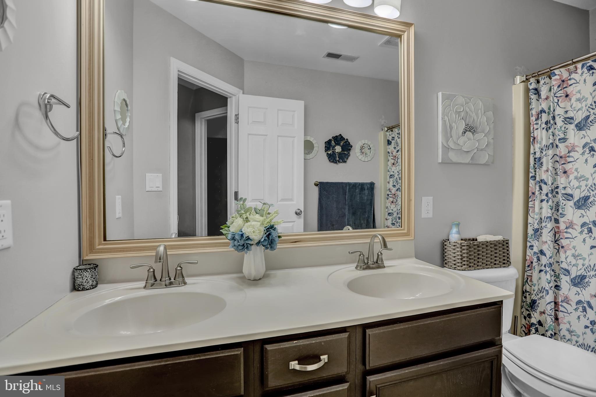 201 Riders Way Lebanon, PA 17042 - Photo 22 of 27 2nd Floor Full Bath