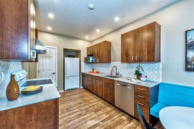 $625,000 | 17824 Northeast 96th Way, Unit 3, Redmond, WA 98052