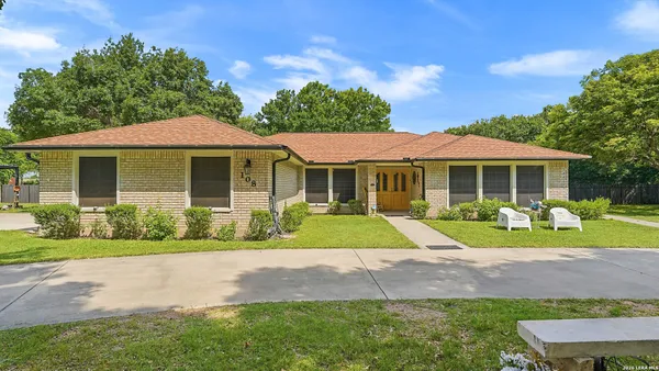 $665,000 | 108 Woodlake Drive, McQueeney, TX 78123