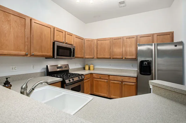 $345,000 | 2768 South Knightsbridge Circle, Ann Arbor, MI 48105