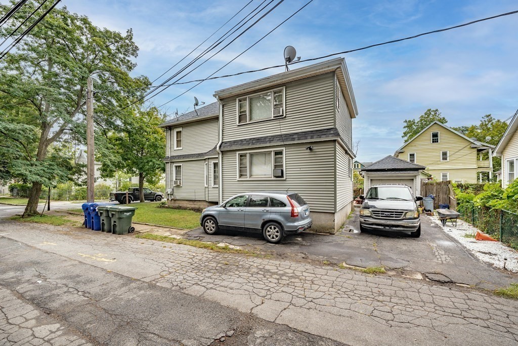 32 Shamrock Street Springfield, MA 01108 - Photo 3 of 38