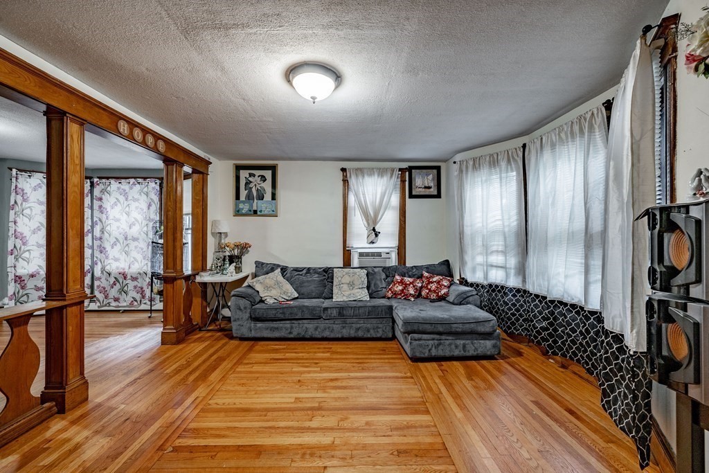 32 Shamrock Street Springfield, MA 01108 - Photo 8 of 38