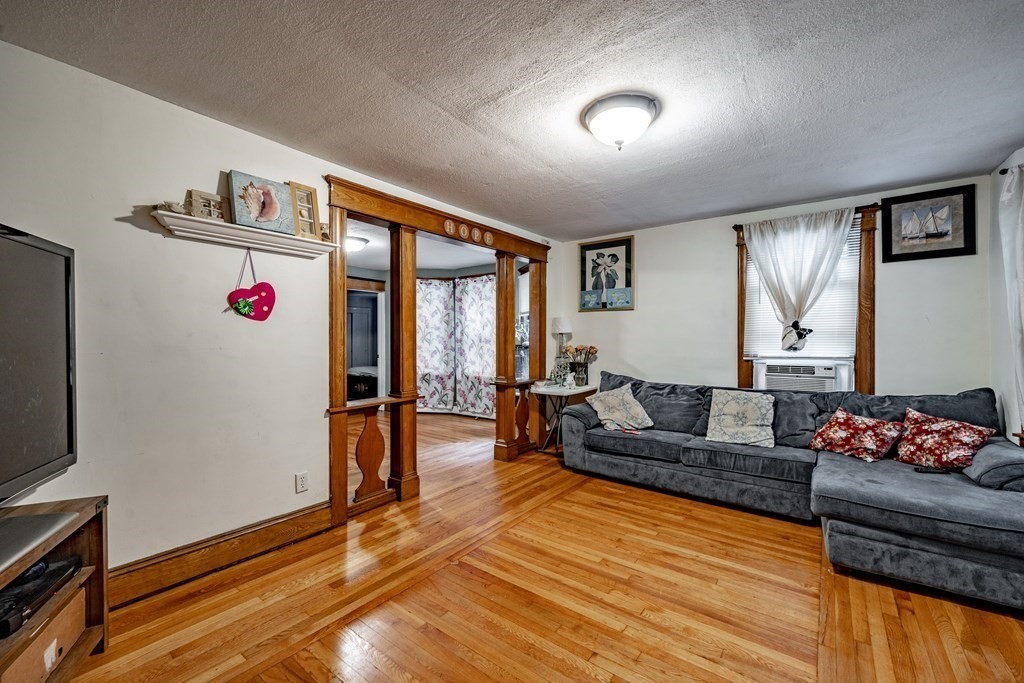 32 Shamrock Street Springfield, MA 01108 - Photo 9 of 38