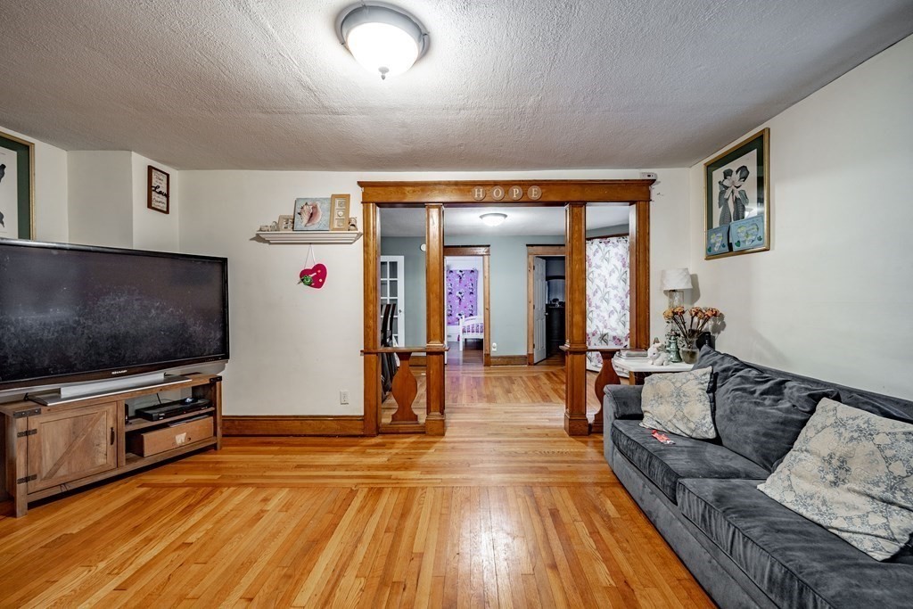 32 Shamrock Street Springfield, MA 01108 - Photo 10 of 38