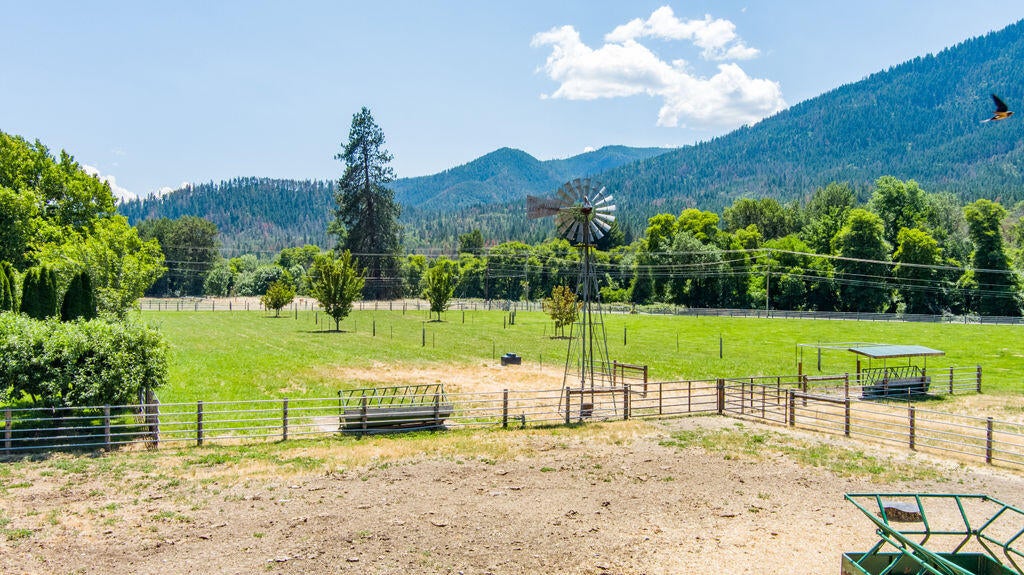 900 Hamilton Road Jacksonville, OR 97530 - Photo 92 of 159 83