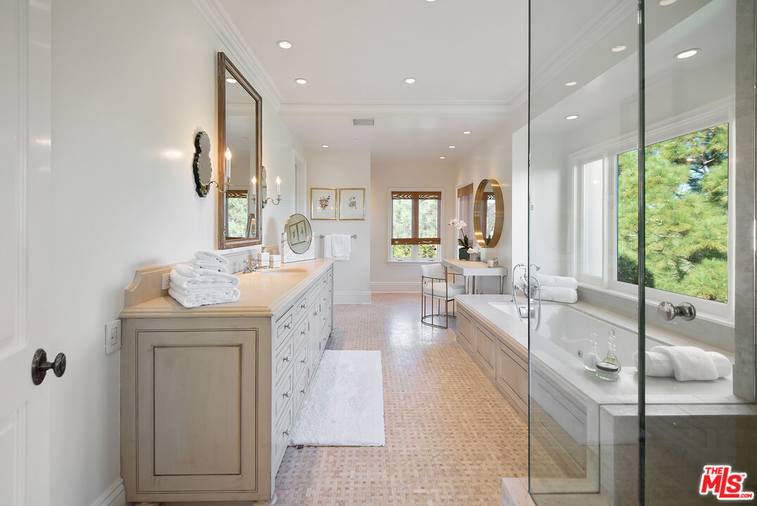 980 Stradella Road Los Angeles, CA 90077 - Photo 12 of 40