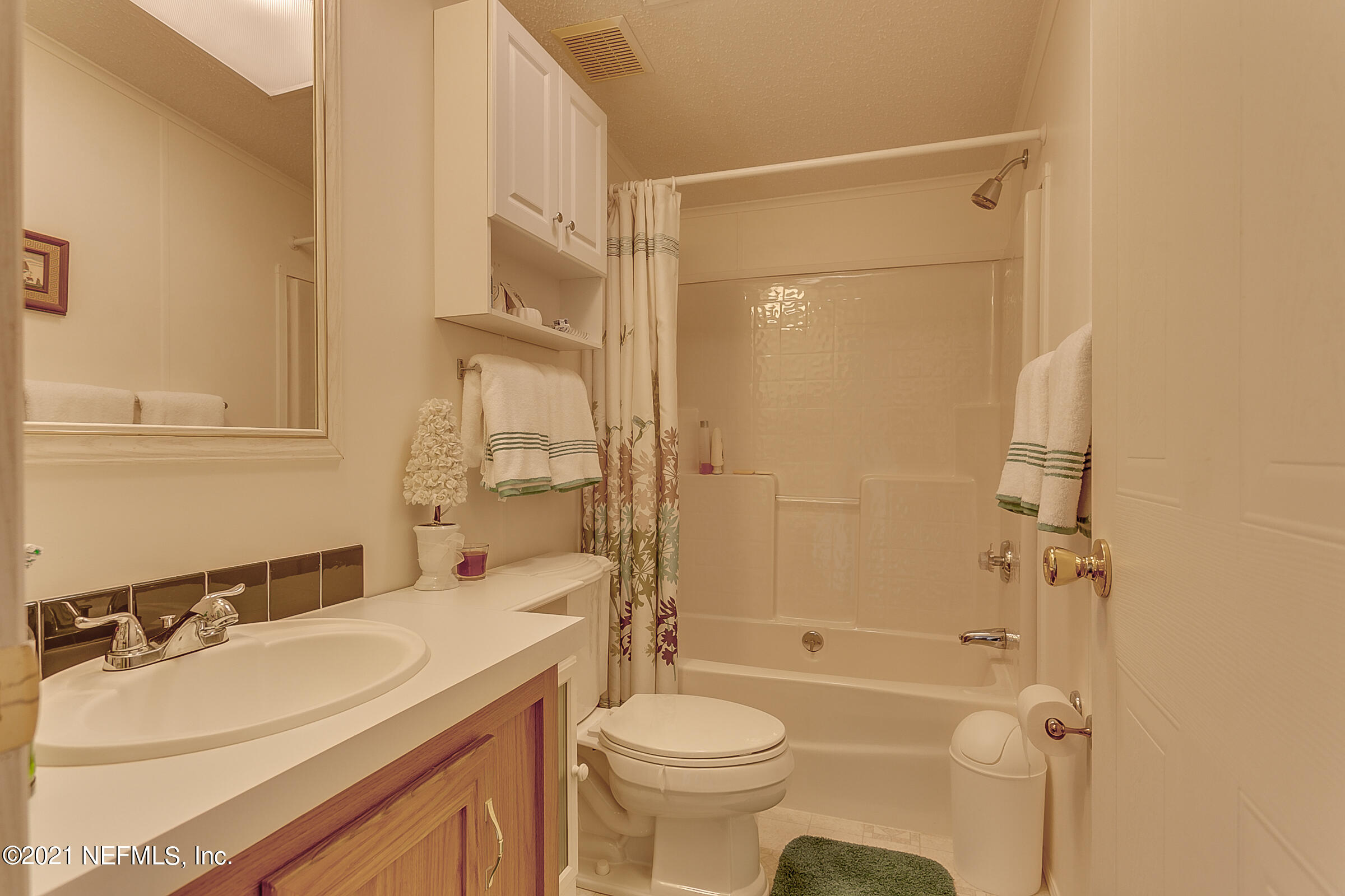 102 Cove Road Satsuma, FL 32189 - Photo 18 of 34 17-Bathroom-2