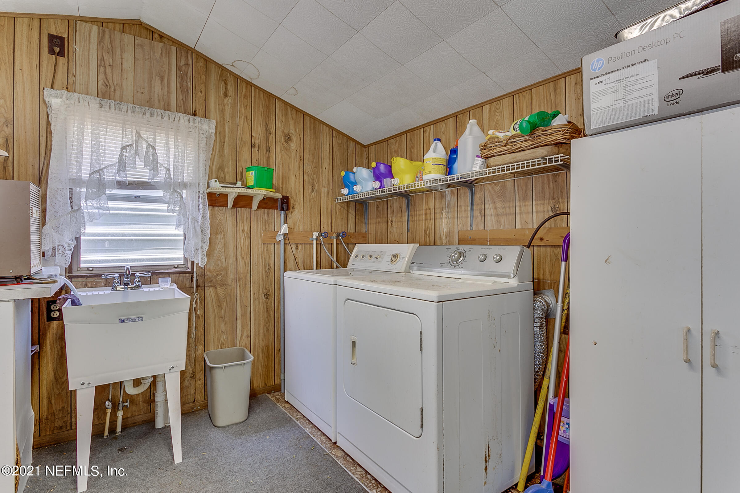 102 Cove Road Satsuma, FL 32189 - Photo 32 of 34 31-Storage-Unit-Laundry