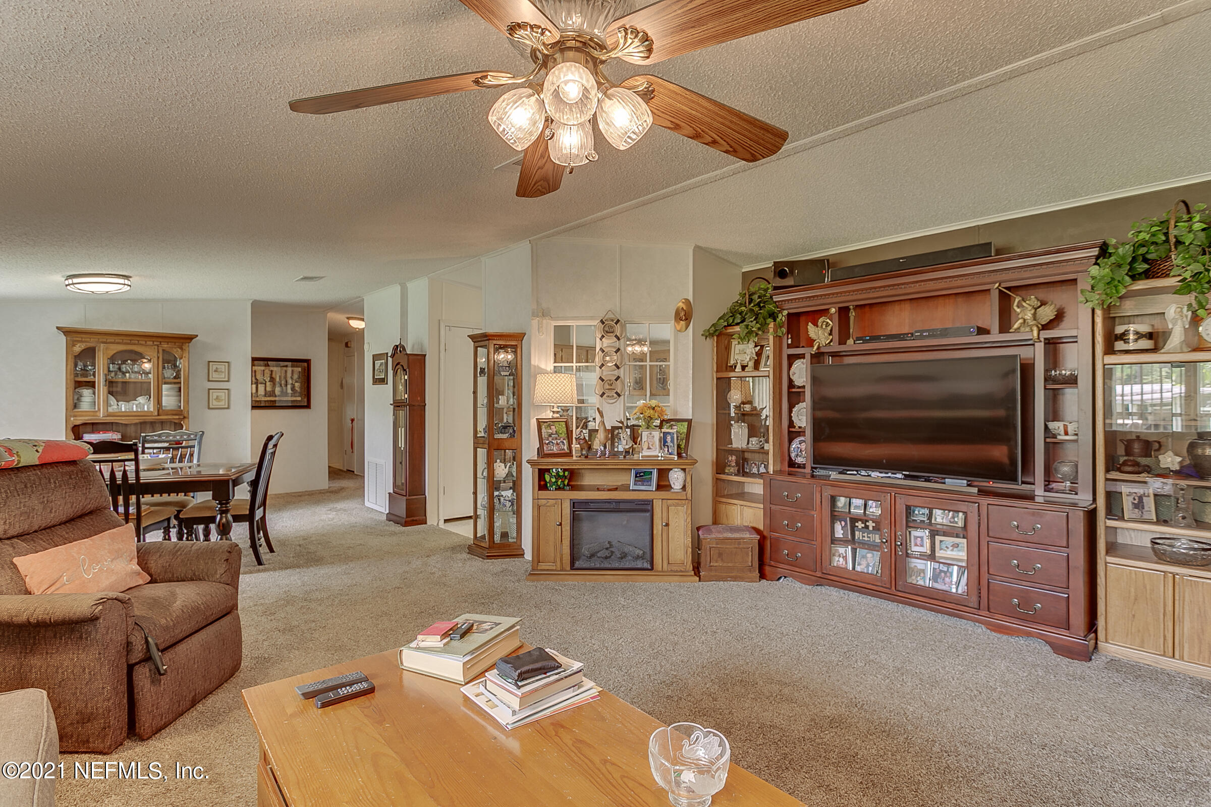 102 Cove Road Satsuma, FL 32189 - Photo 6 of 34 5-Living-Room-View-2
