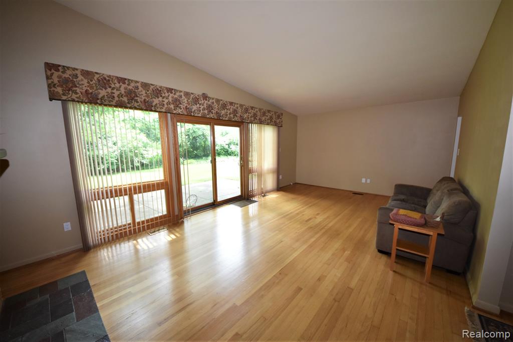 32743 Hearthstone Road Farmington Hills, MI 48334 - Photo 7 of 27
