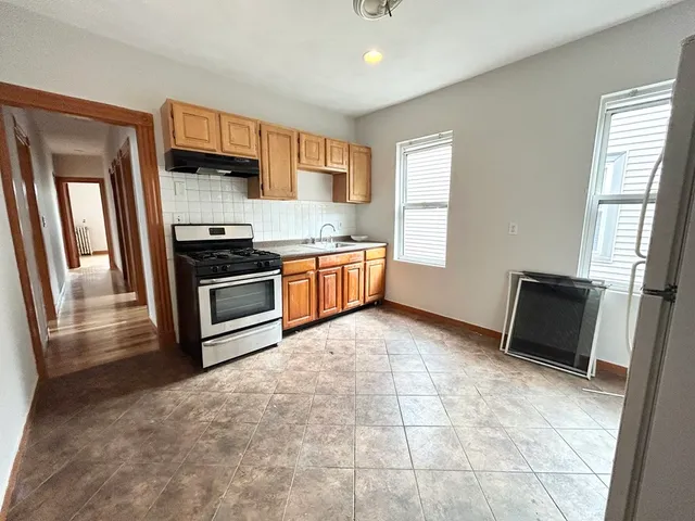 $3,500 | 18 Eastman Street, Unit 3, Boston, MA 02125