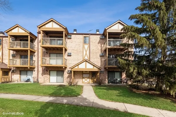 $1,800 | 829 South Dwyer Avenue, Unit D, Arlington Heights, IL 60005