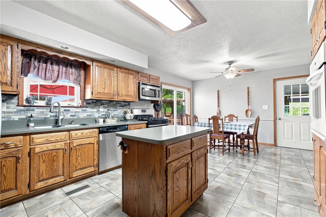 1710 Paradise Road Mattoon, IL 61938 - Photo 9 of 41