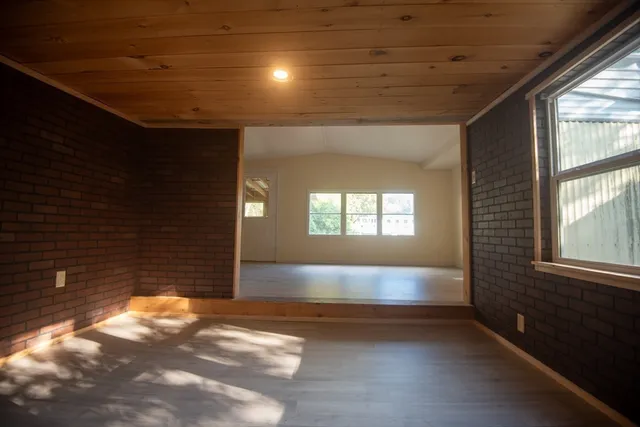 $165,000 | 20 Dana Road, Barre, MA 01005