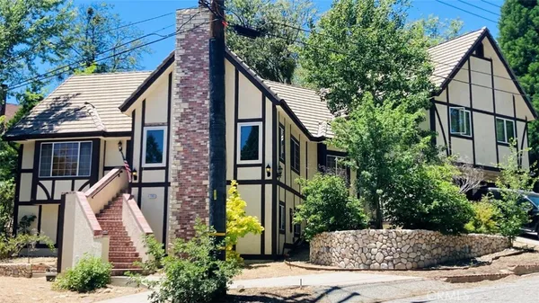 a house view with a outdoor space