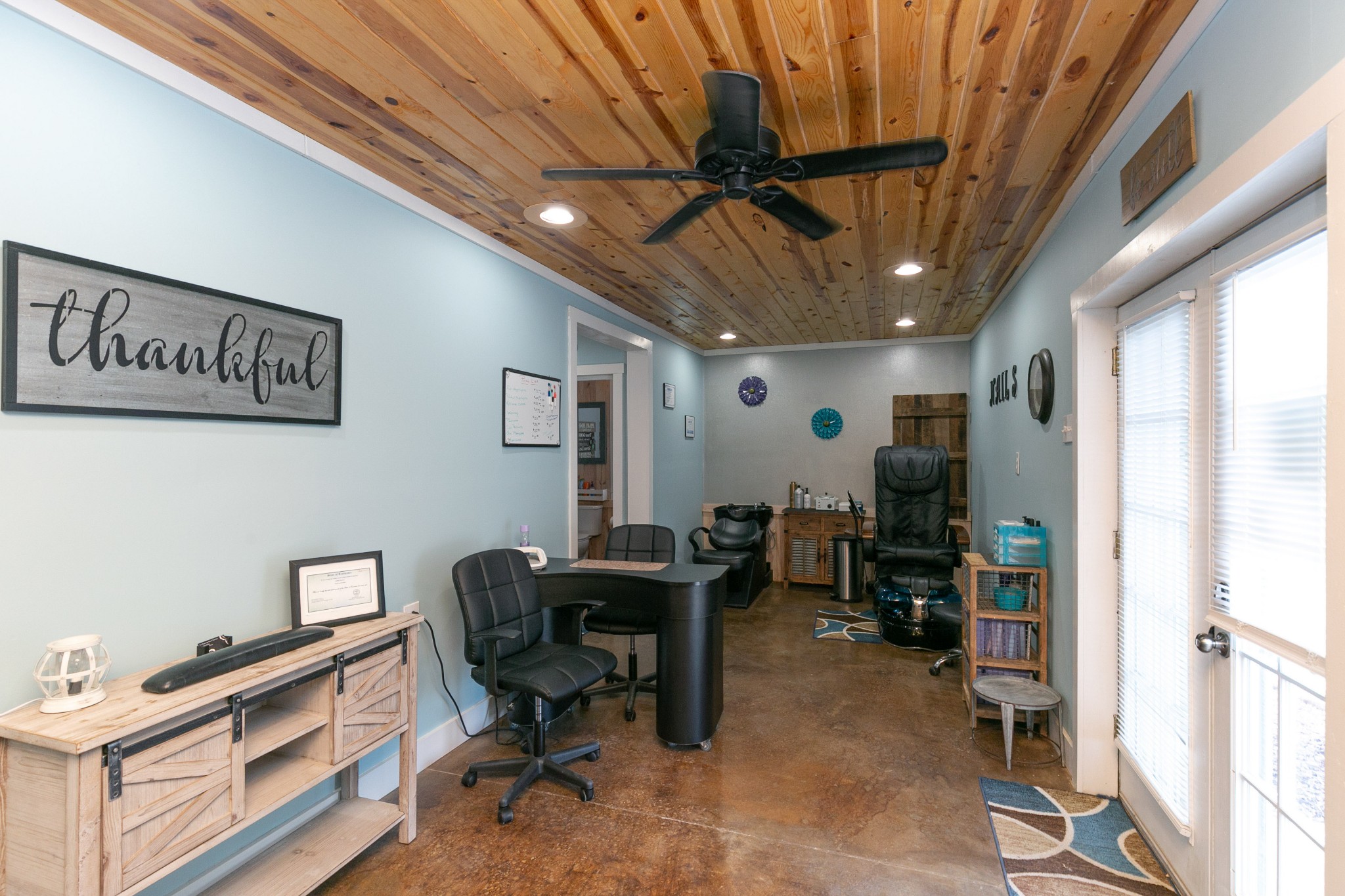 4920 Galen Road Lafayette, TN 37083 - Photo 35 of 47 a view of a livingroom with workspace and a window