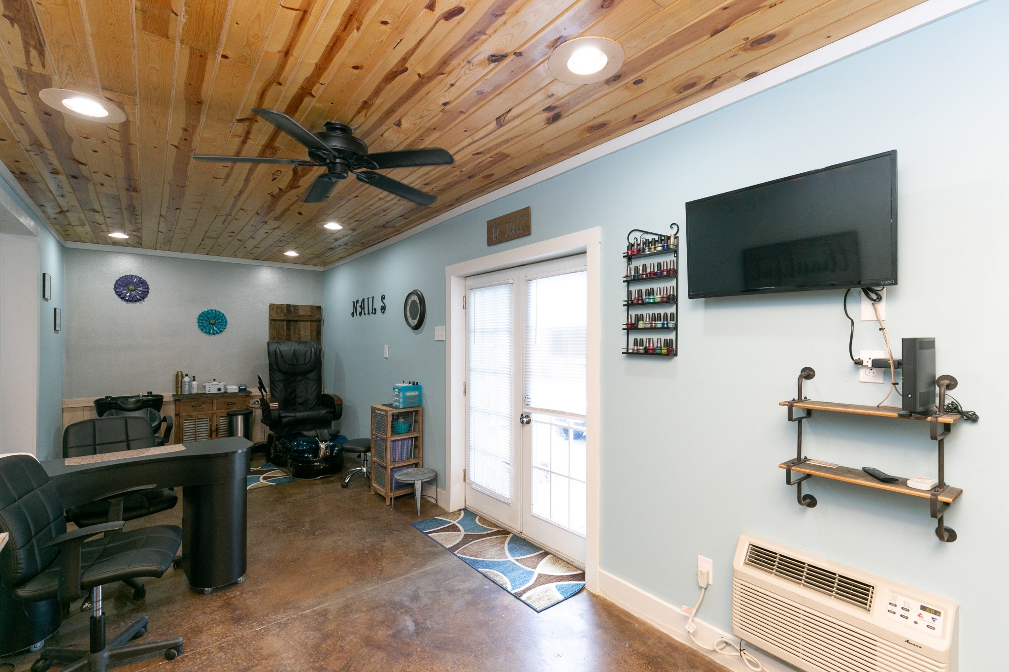 4920 Galen Road Lafayette, TN 37083 - Photo 36 of 47 a room with furniture and a flat screen tv