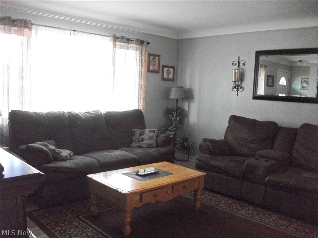 2835 Dentzler Road Parma, OH 44134 - Photo 7 of 16