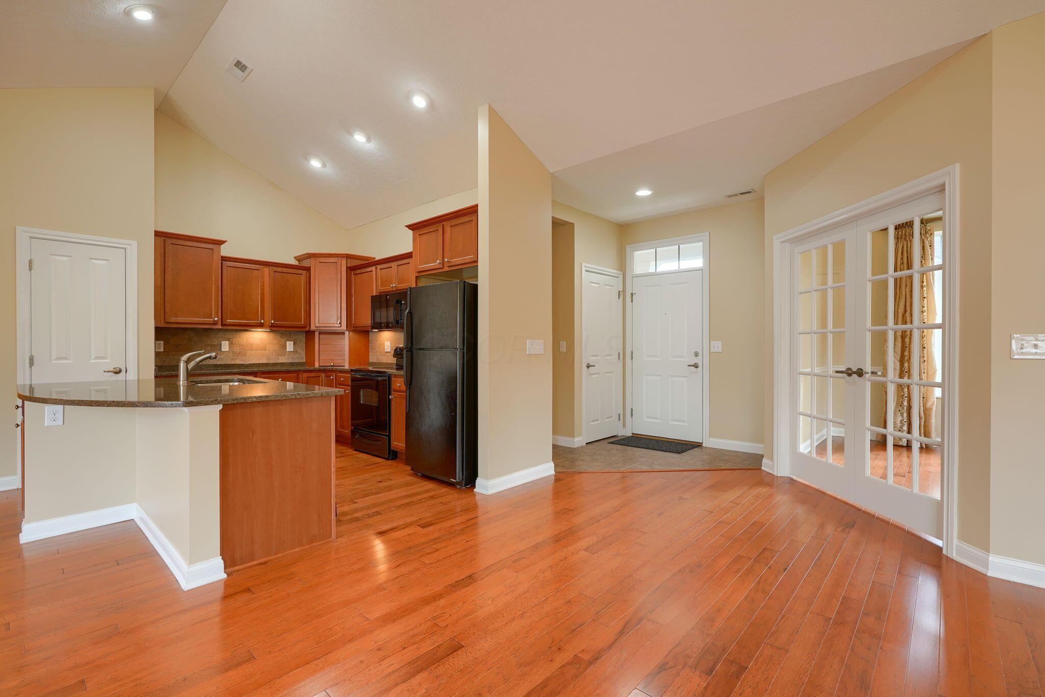 6911 Rothwell Street, Unit 5 New Albany, OH 43054 - Photo 14 of 44 View to foyer