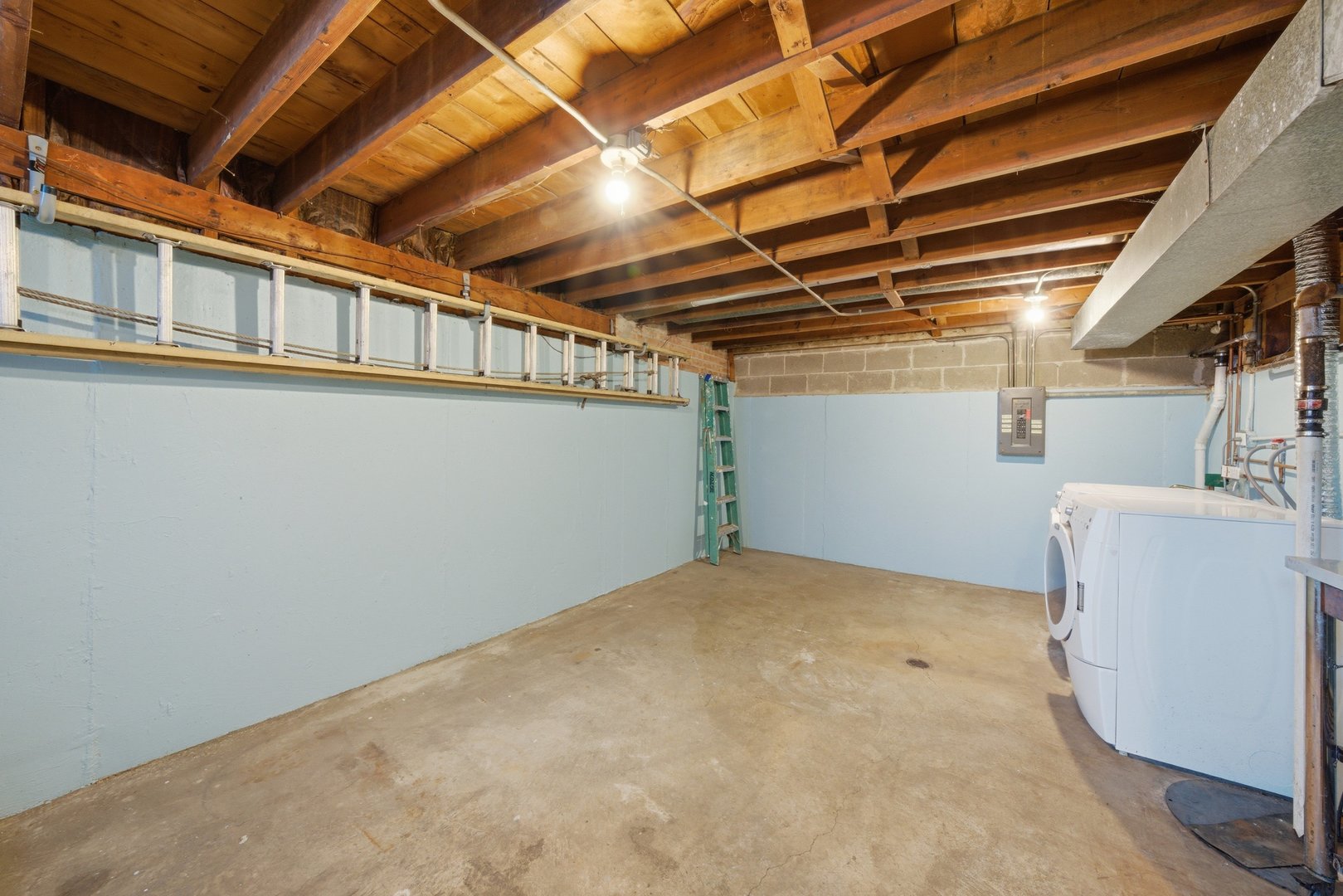 74 West 140th Street Riverdale, IL 60827 - Photo 25 of 37 a view of a room with windows