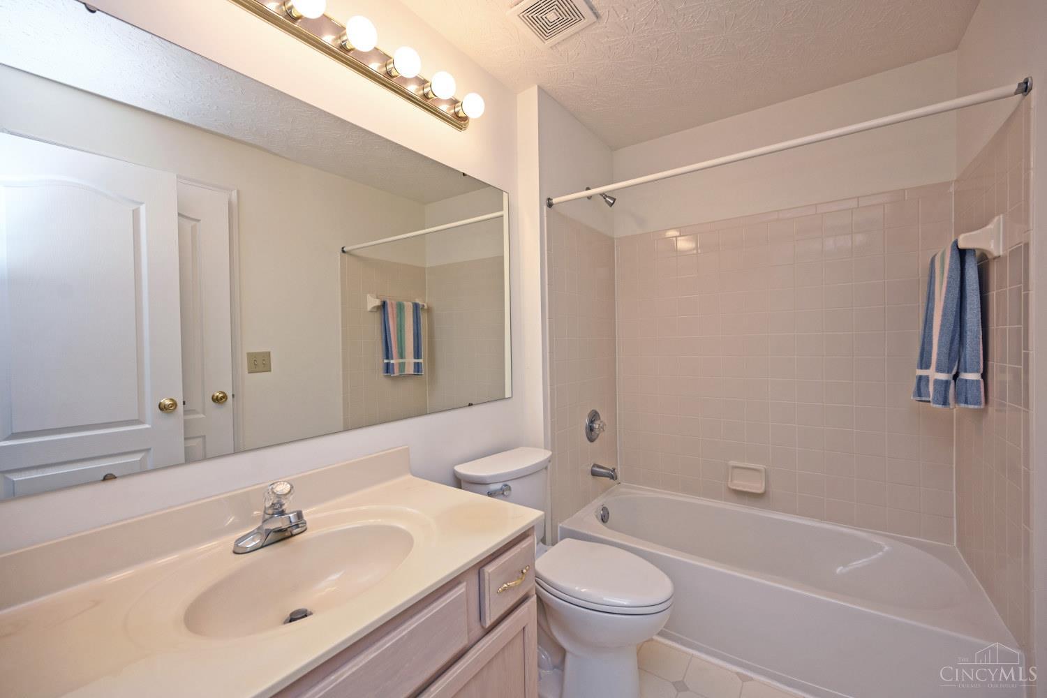 7905 Ramble View, Unit 301 Cincinnati, OH 45231 - Photo 32 of 44