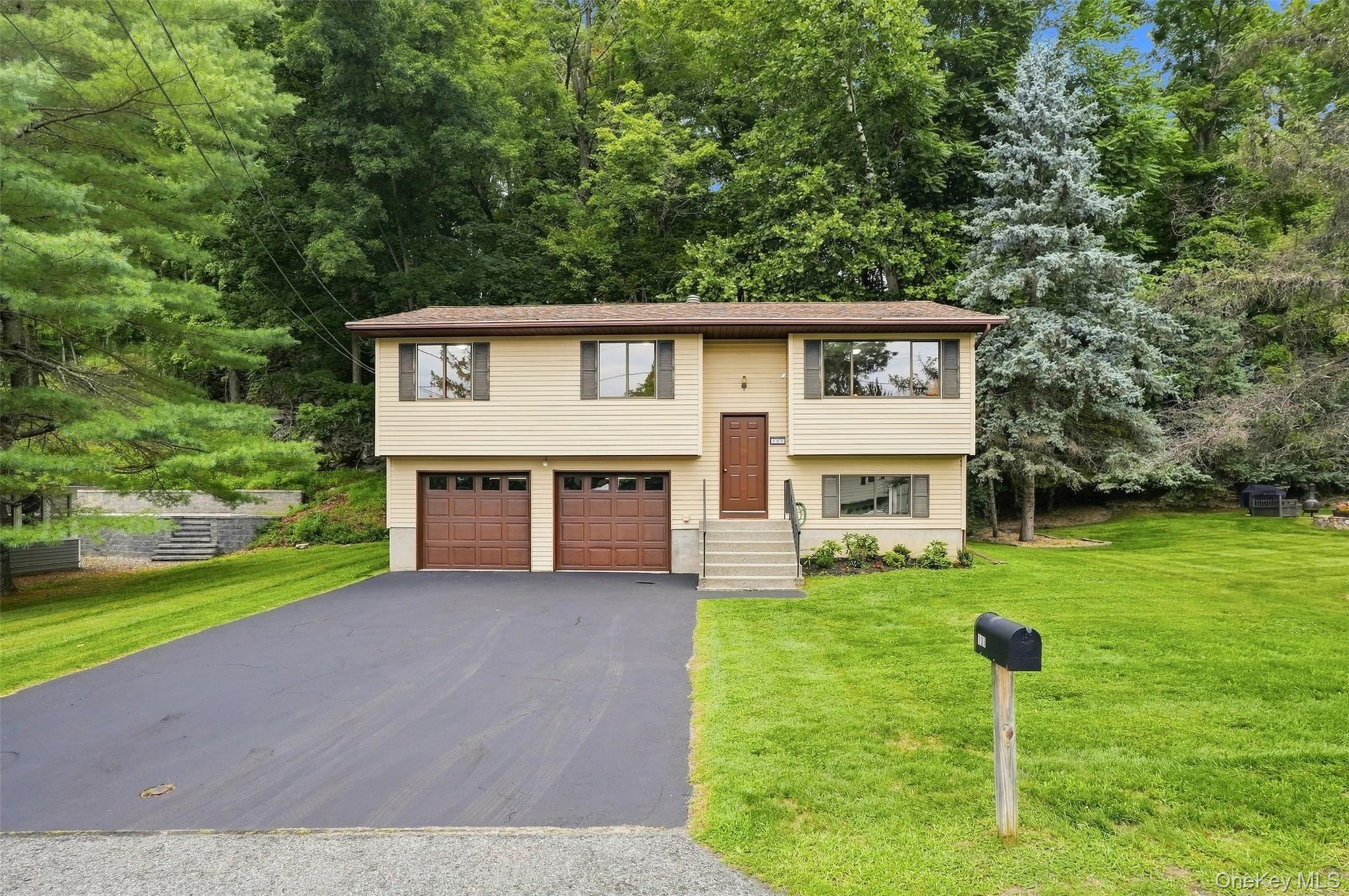 107 Sutton Park Road Poughkeepsie, NY 12603 - Photo 1 of 33 Gallery Image 1
