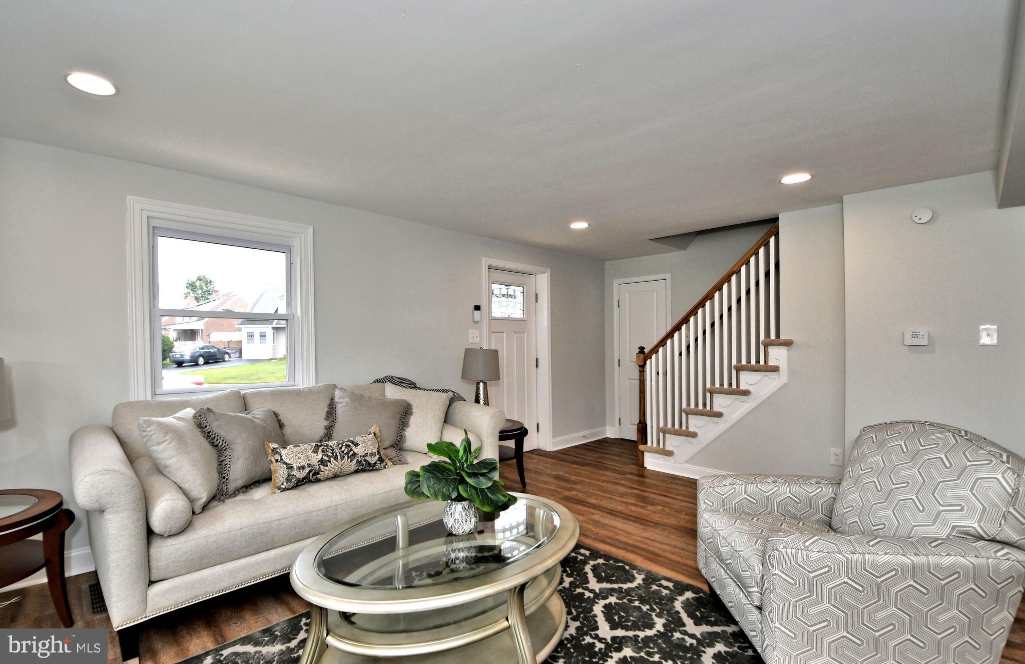 539 Stanbridge Road Morton, PA 19070 - Photo 11 of 48 Living Room