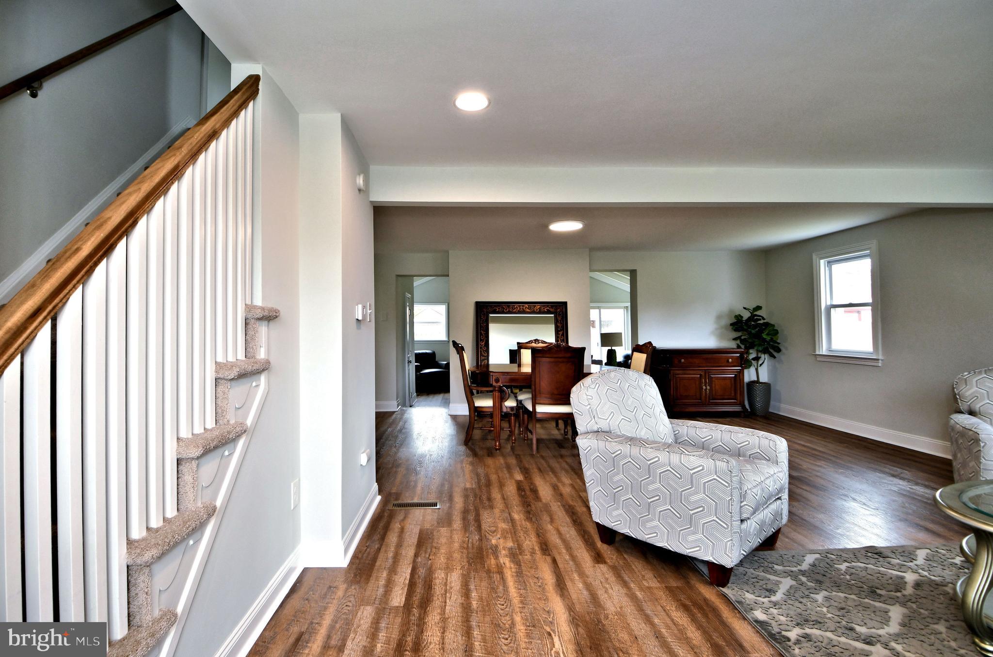 539 Stanbridge Road Morton, PA 19070 - Photo 7 of 48 Living Room entry