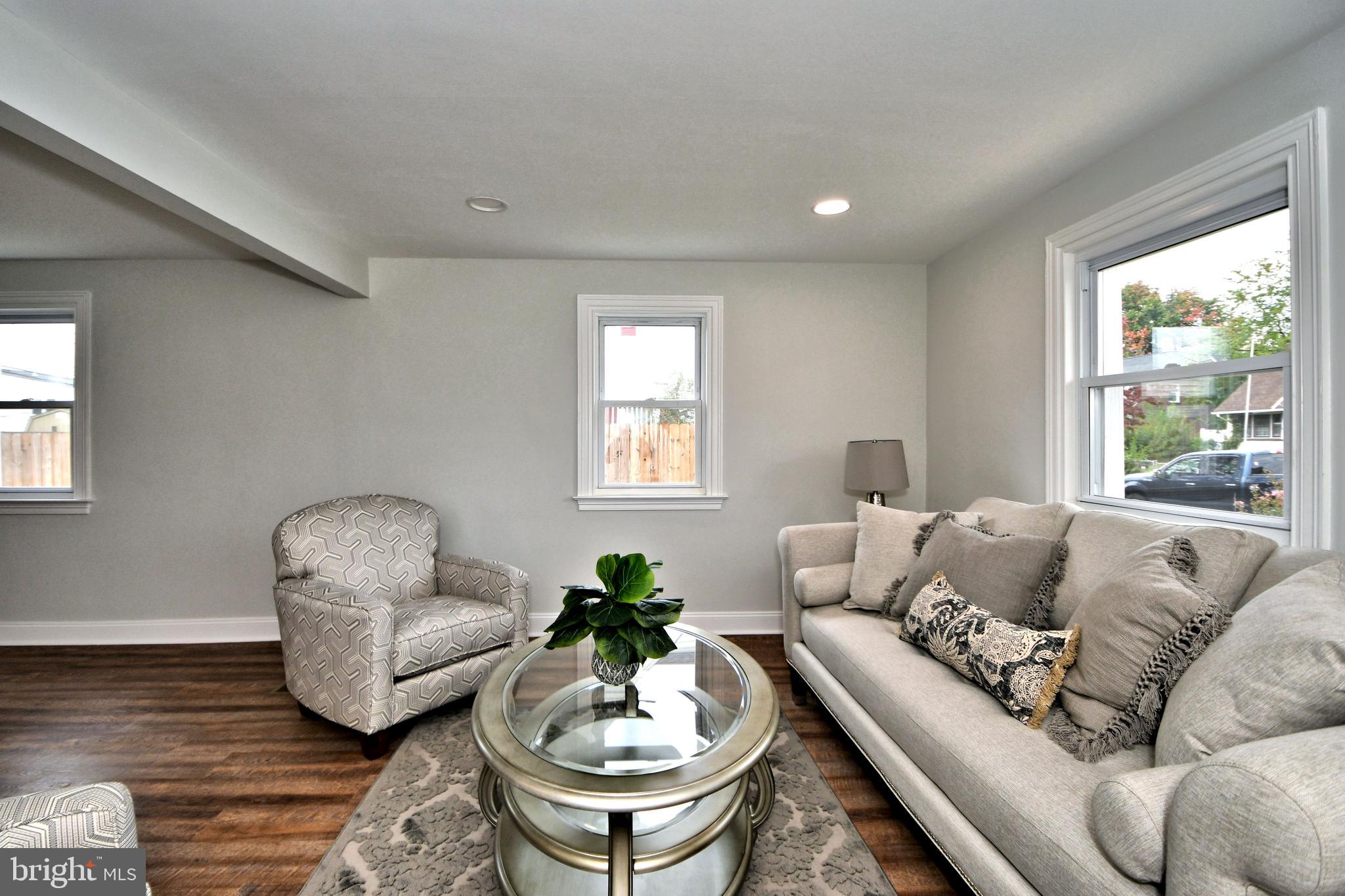539 Stanbridge Road Morton, PA 19070 - Photo 9 of 48 Living Room
