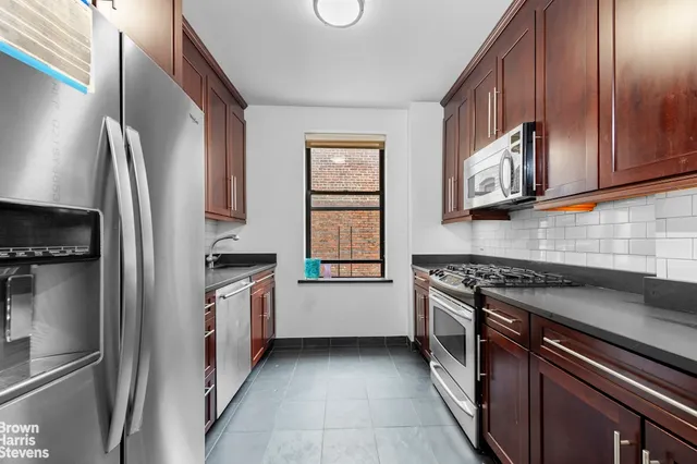 $848,000 | 332 East 84th Street, Unit 5H | Upper East Side