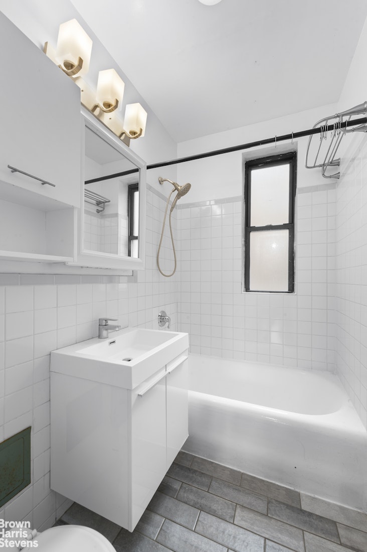 332 East 84th Street, Unit 5H Manhattan, NY 10028 - Photo 9 of 13