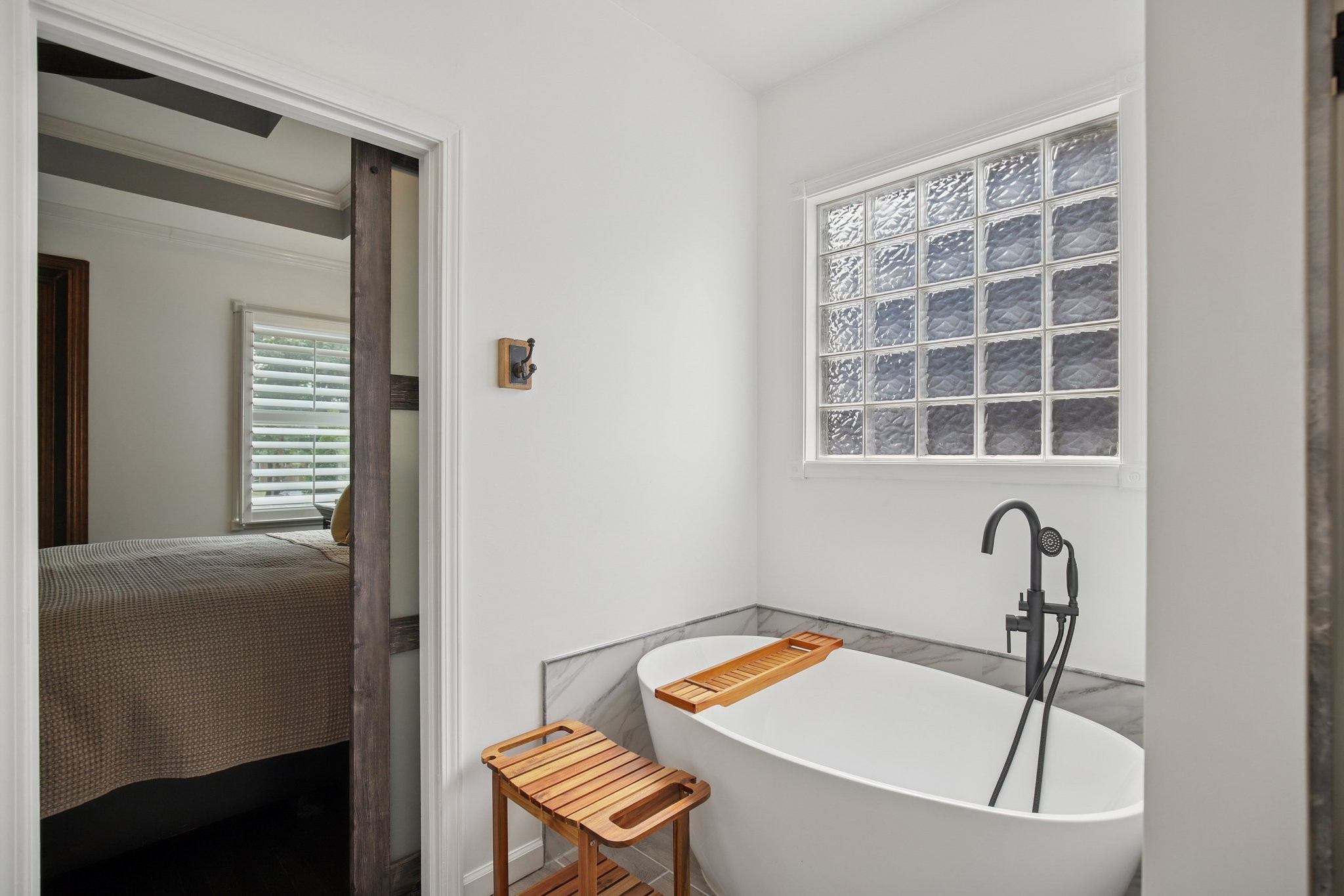 135 Ruland Circle Hendersonville, TN 37075 - Photo 45 of 89 a bathroom with a sink and a bathtub