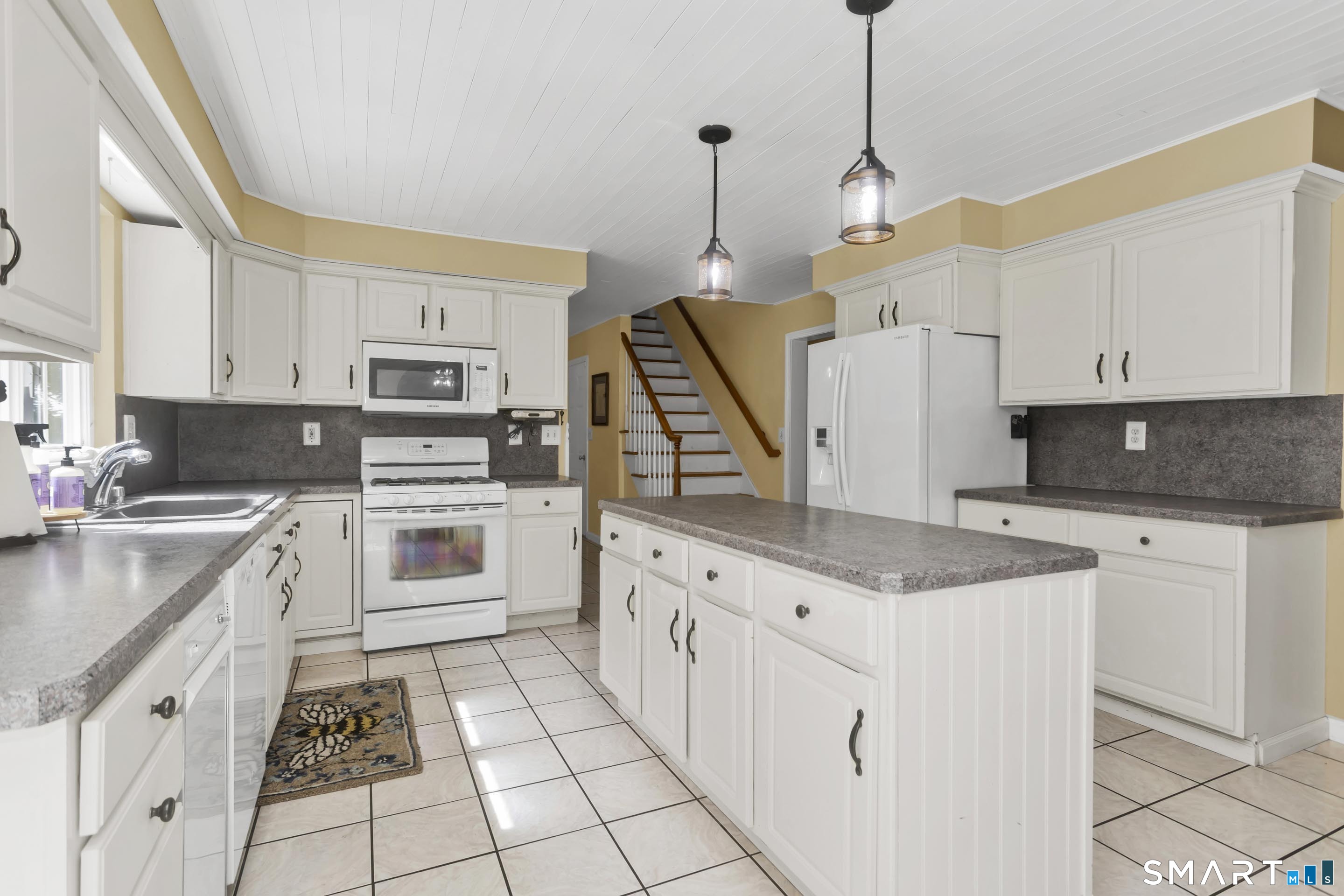 191 Abbe Road Enfield, CT 06082 - Photo 10 of 39