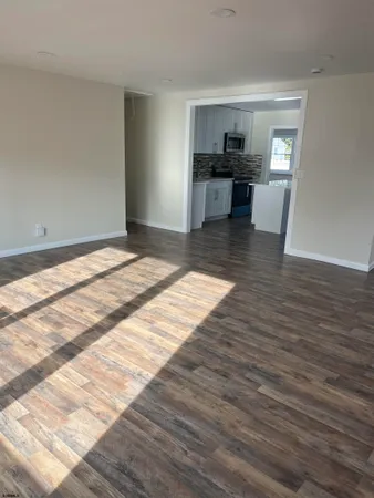 a view of empty room with window