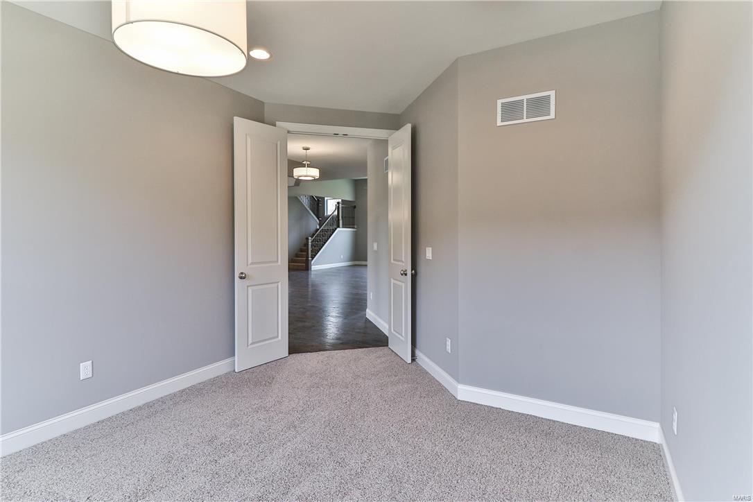 1043 Bridleridge Crossing Spur High Ridge, MO 63049 - Photo 10 of 55