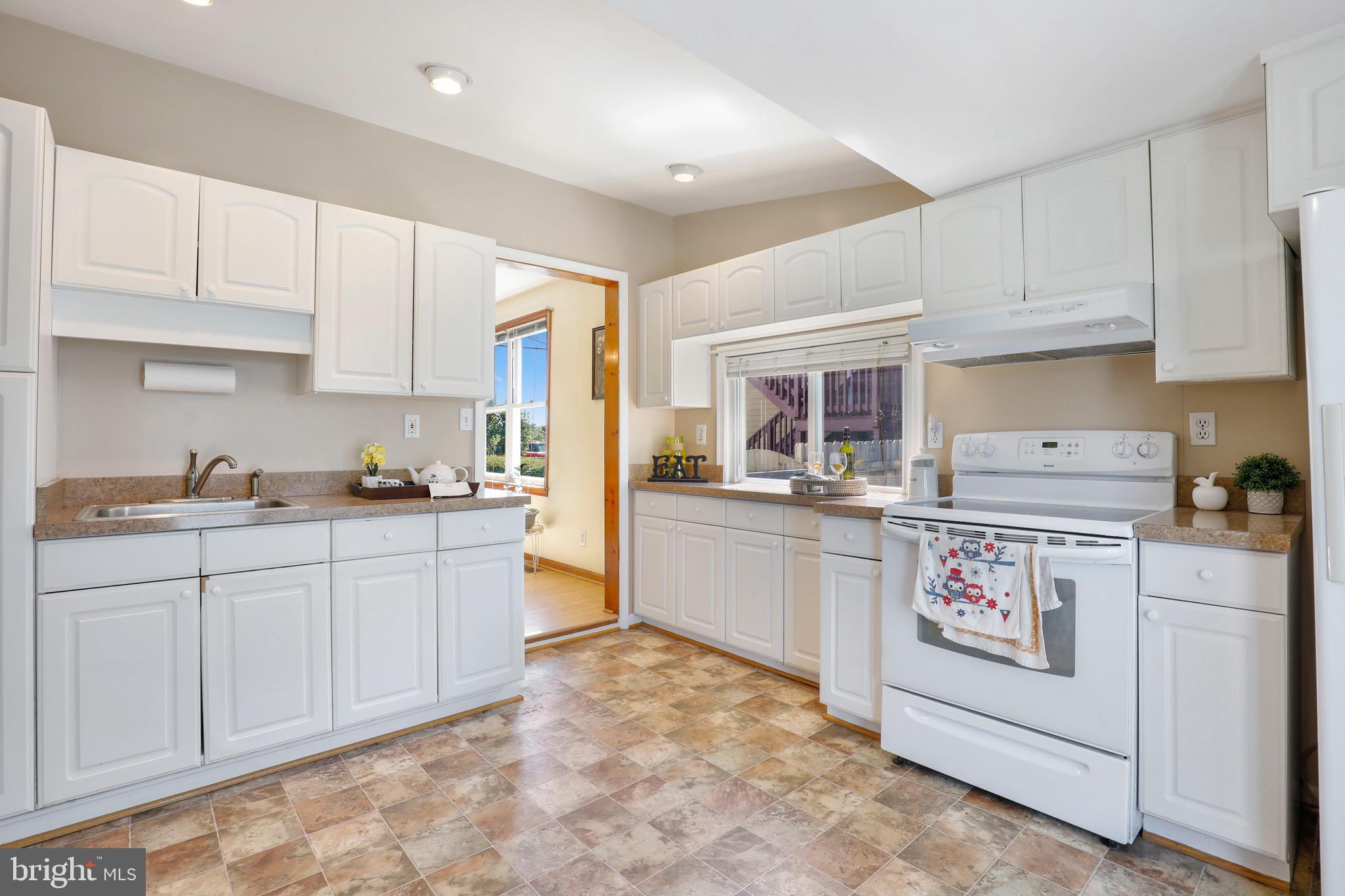 7312 Bay Front Road Baltimore, MD 21219 - Photo 11 of 35 Loads of counter space