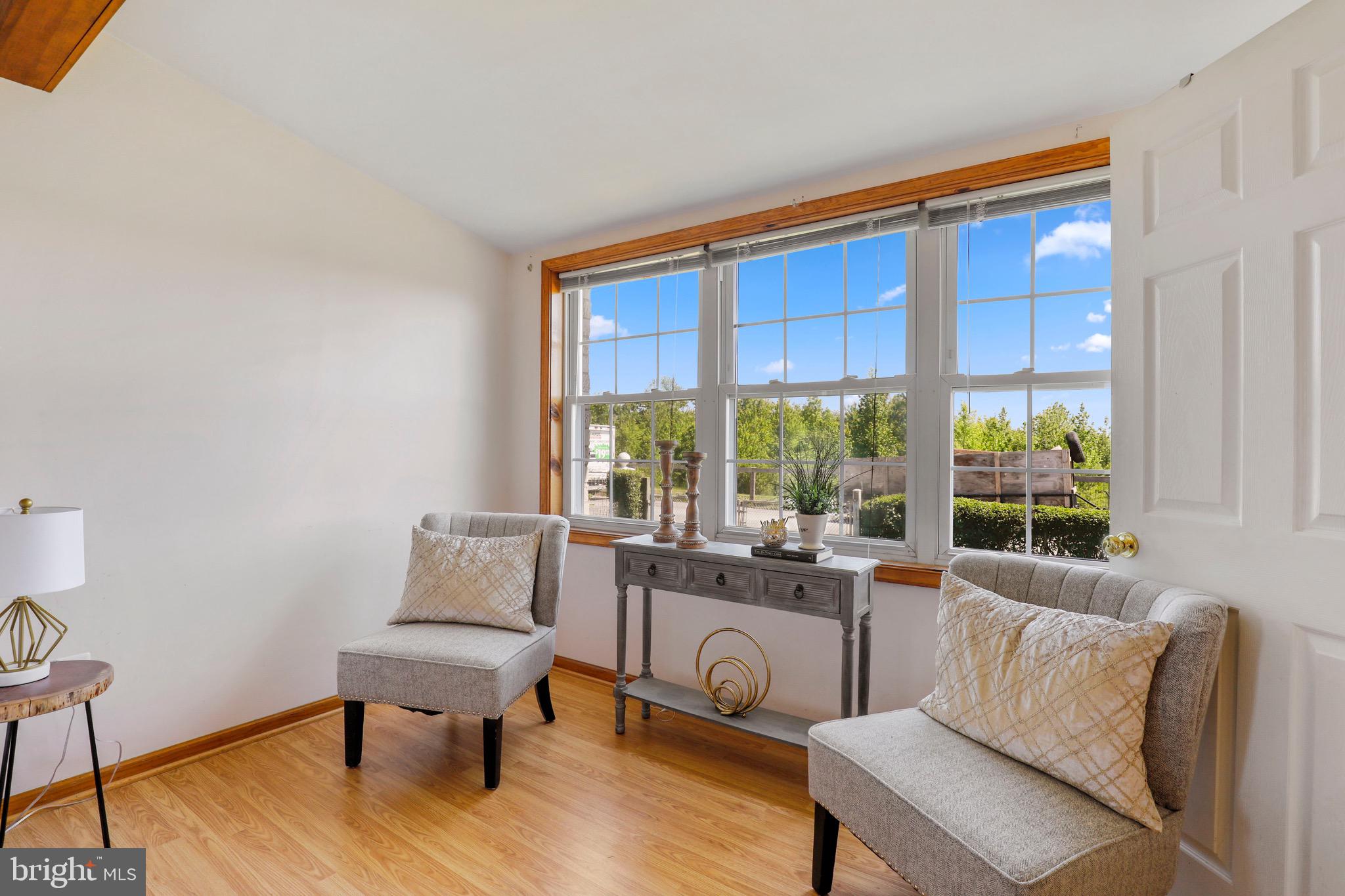 7312 Bay Front Road Baltimore, MD 21219 - Photo 16 of 35 Sitting Area