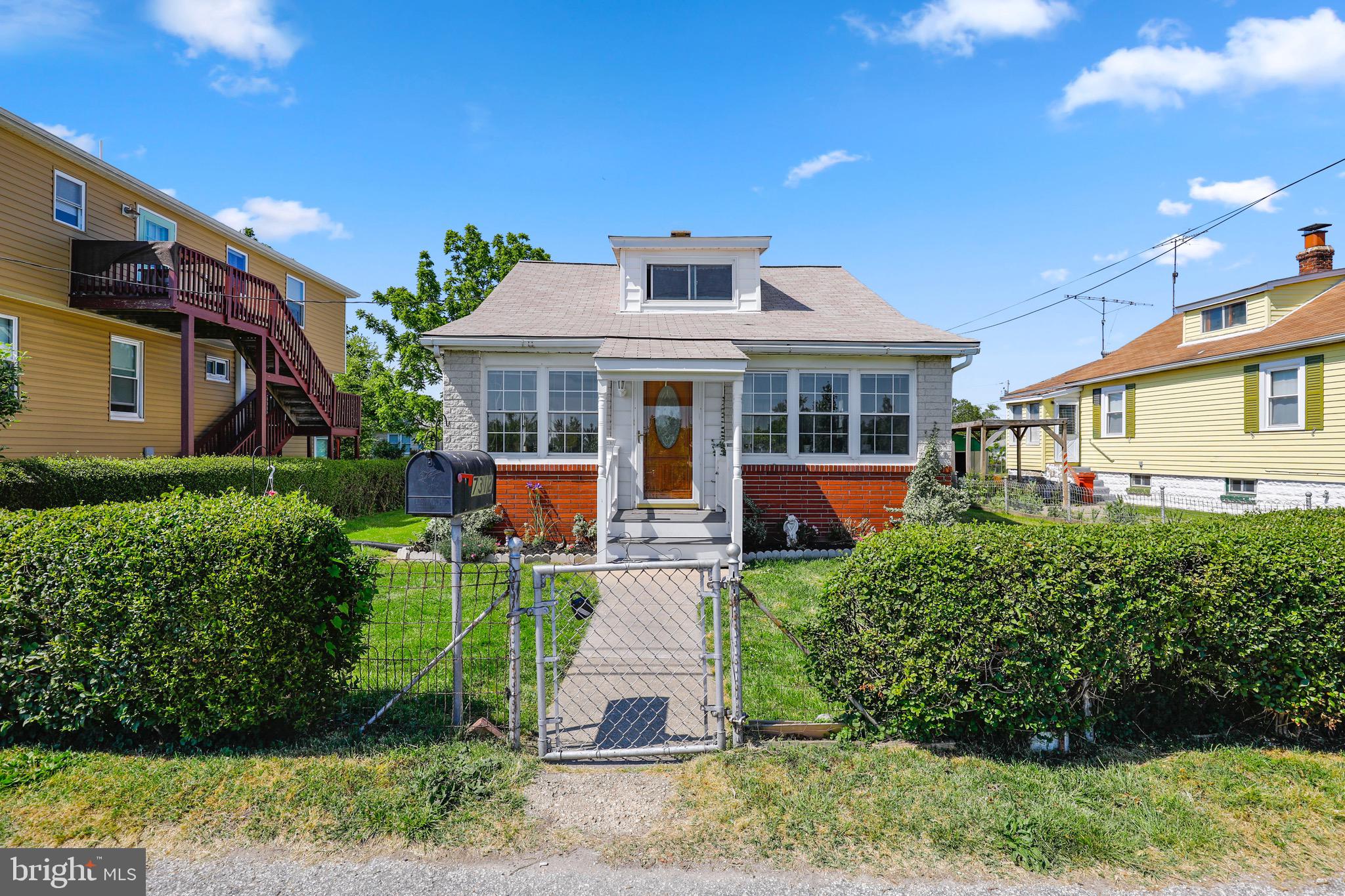 7312 Bay Front Road Baltimore, MD 21219 - Photo 3 of 35 Fully fenced yard