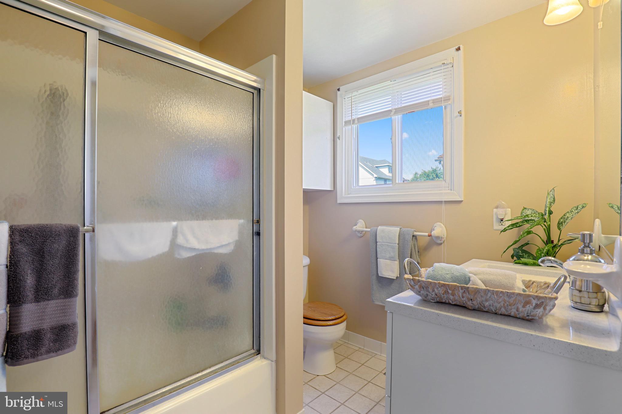 7312 Bay Front Road Baltimore, MD 21219 - Photo 20 of 35 Full Bath