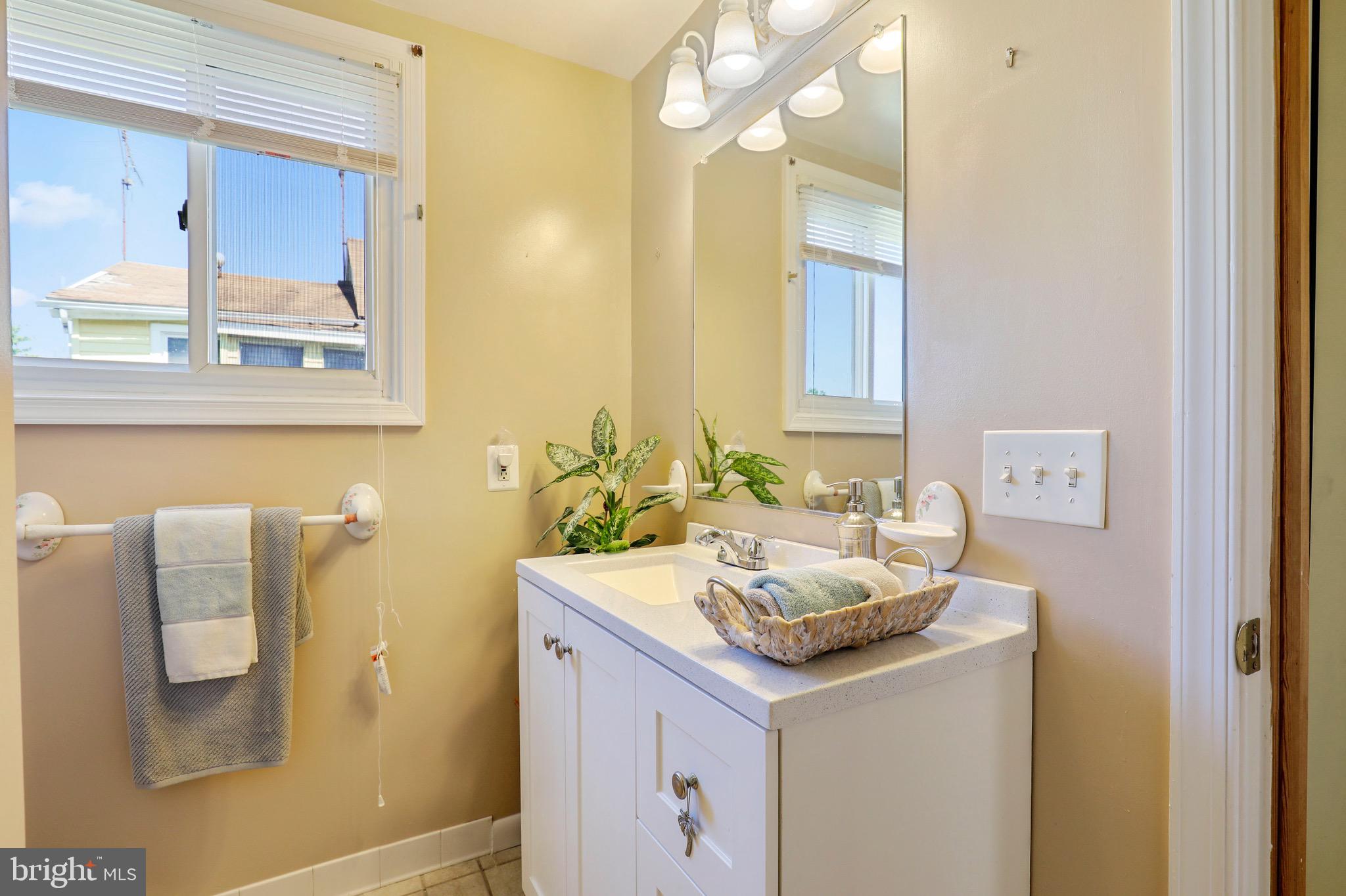 7312 Bay Front Road Baltimore, MD 21219 - Photo 21 of 35
