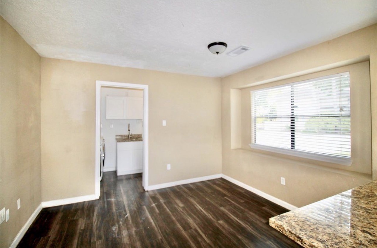 4701 Spring Lane Baytown, TX 77521 - Photo 8 of 22