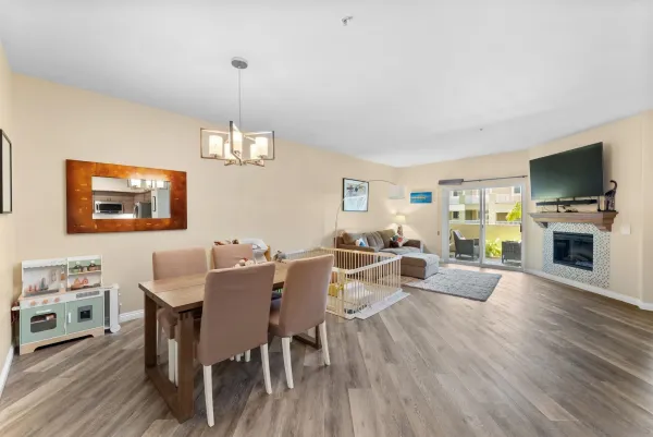 $925,000 | 1100 Civic Center Drive, Unit C25, Oceanside, CA 92054