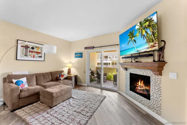 $925,000 | 1100 Civic Center Drive, Unit C25, Oceanside, CA 92054