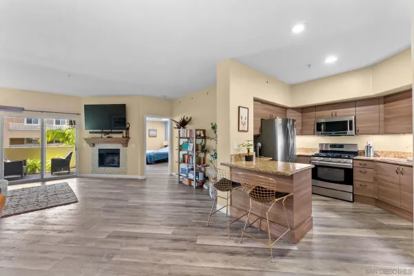 $925,000 | 1100 Civic Center Drive, Unit C25, Oceanside, CA 92054