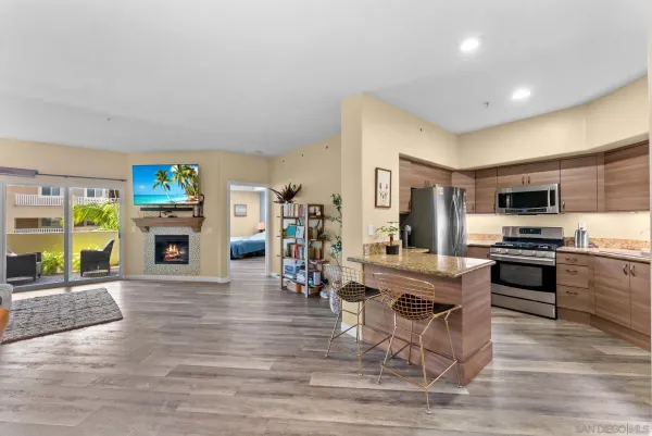 $925,000 | 1100 Civic Center Drive, Unit C25, Oceanside, CA 92054