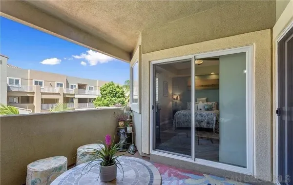 $925,000 | 1100 Civic Center Drive, Unit C25, Oceanside, CA 92054