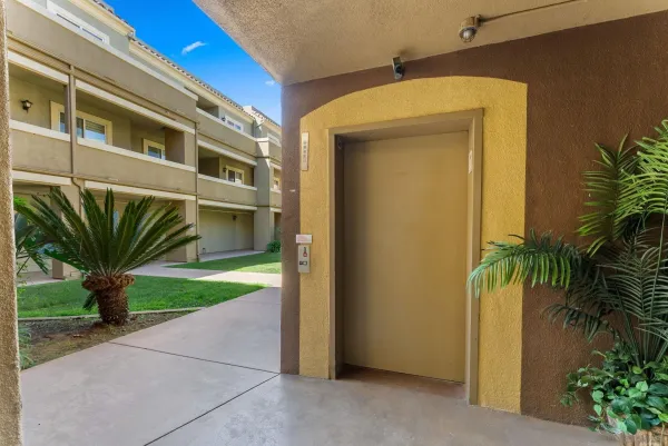 $925,000 | 1100 Civic Center Drive, Unit C25, Oceanside, CA 92054