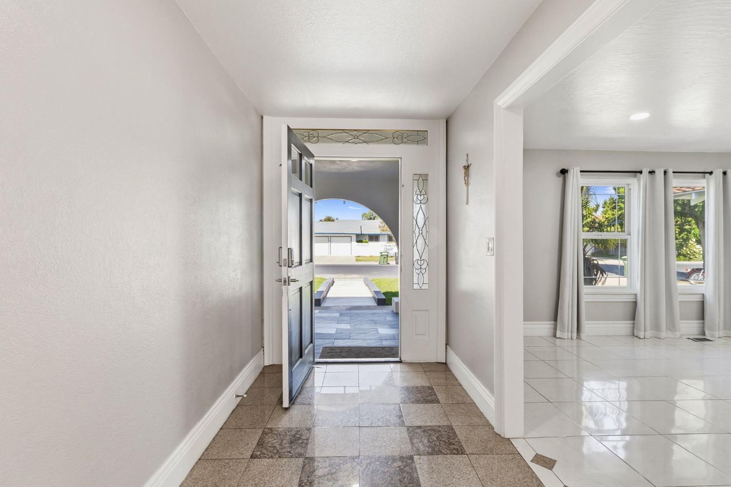 1408 Wallin Way Modesto, CA 95351 - Photo 5 of 32