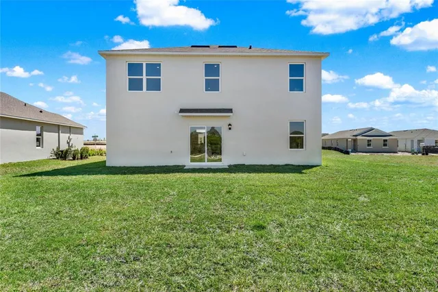a view of a house with backyard