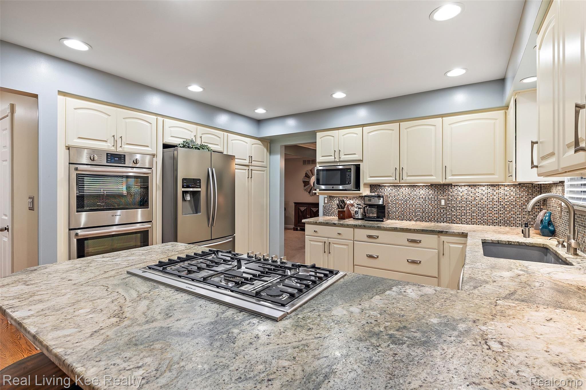 2749 Ranieri Drive Troy, MI 48085 - Photo 20 of 45 2749 Ranieri Dr (23).jpg